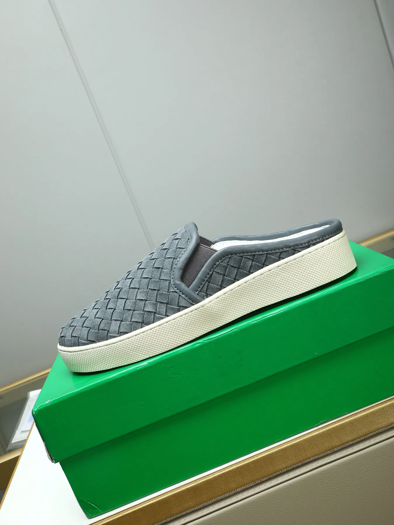 Men's shoes 💰420 [Half drag series] BOTTEG* VENET* - high-end boutique Size: 38-44 (45 customized) BV new product, first-layer cowhide artificially woven classic style harmoniously blends with contemporary fashion temperament, rubber soles are light and flexible, water-dyed sheepskin pads! [Taobao, Tmall, and live streaming are the first choices]